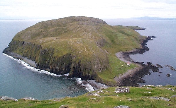 Eilean an Taighe from Garbh Eilean, Shiants (photo: Alan Dawson)