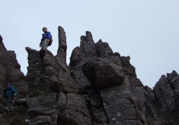 Lionel Bidwell looks for a way down from Stac Pollaidh<br />
(photo: Alan Dawson)